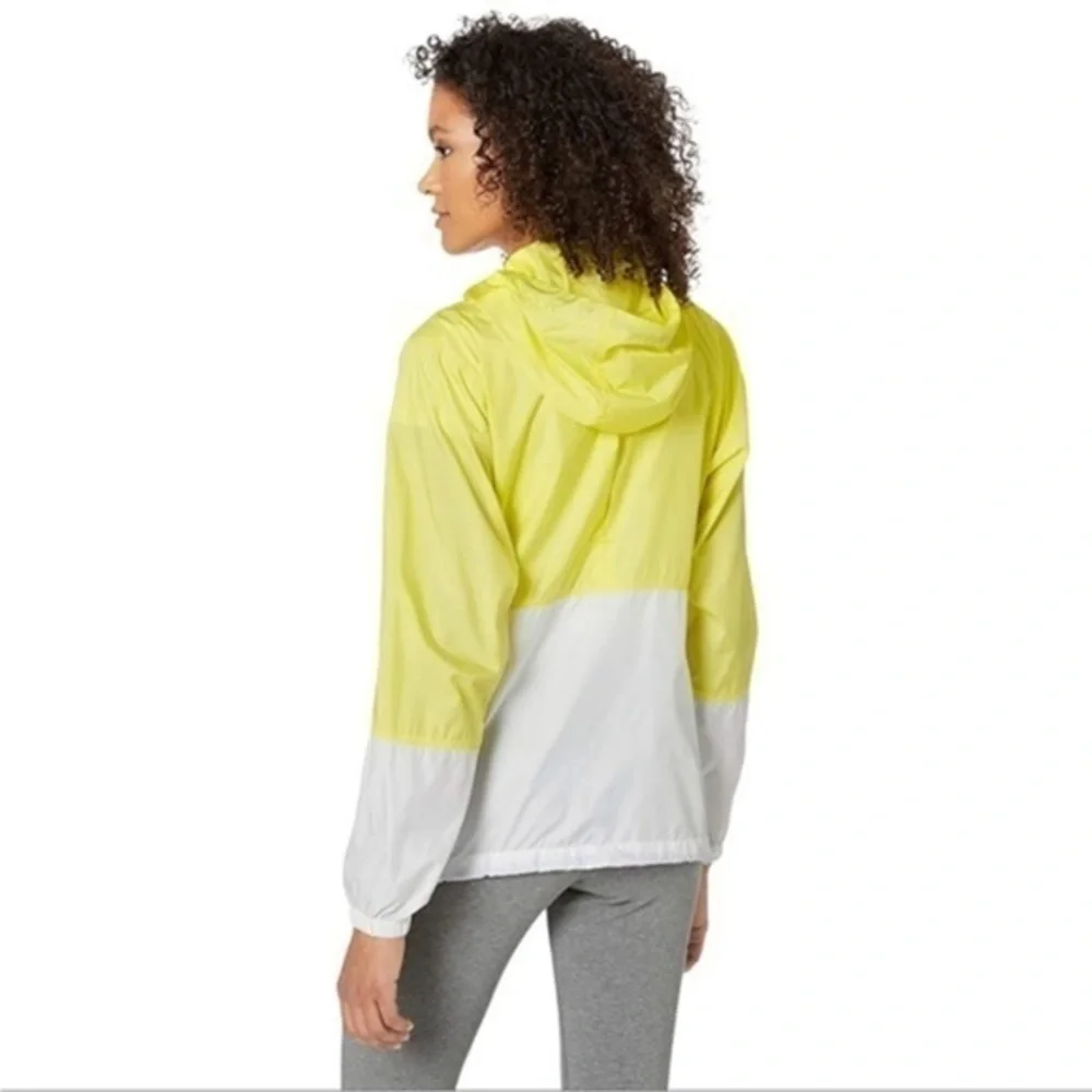 Columbia Women’s Flash Forward Water Resistant Windbreaker Jacket